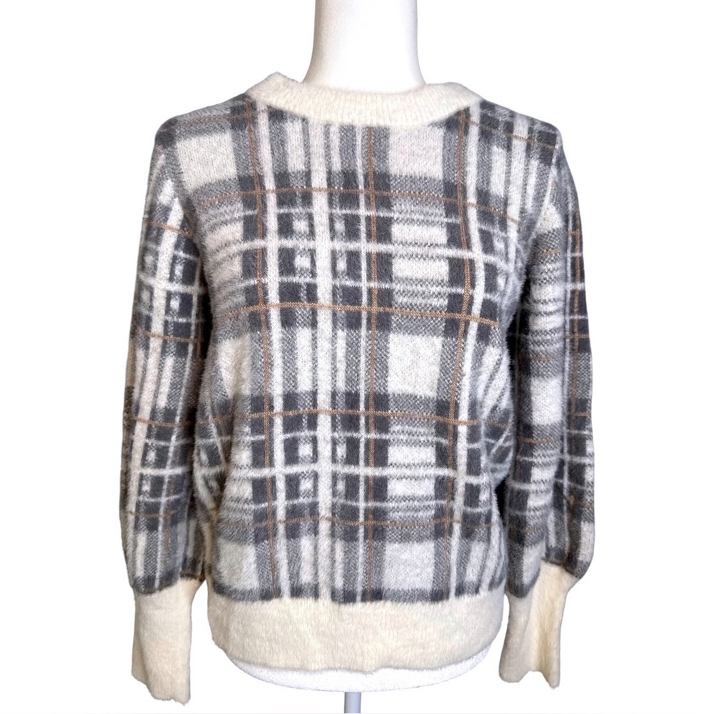 Evereve Size XL Sweater Gray and Cream Plaid Marion Eyelash Knit Soft Fuzzy
